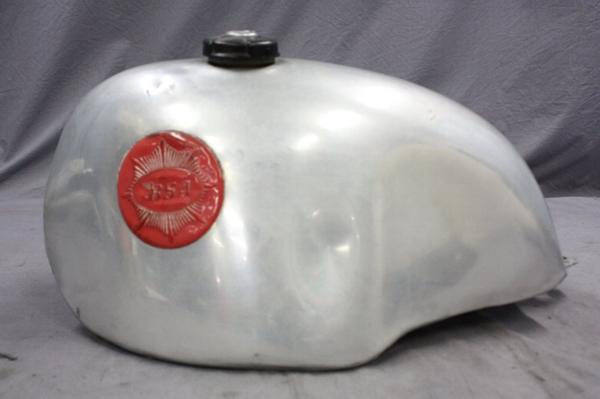 稀少 Sr400 マーシャル Bsaタイプ アルミタンク b8 ヤマハ用 売買されたオークション情報 Yahooの商品情報をアーカイブ公開 オークファン Aucfan Com