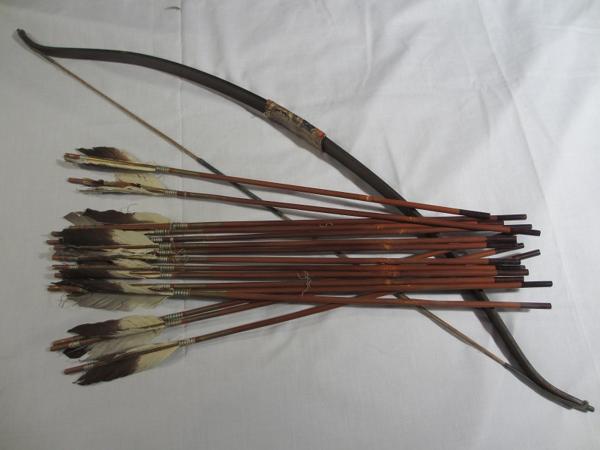 武具武道具弓術 時代 鉄製短弓 半弓 鉄弓 短矢 鷹羽矢 16本付(その他)｜売買されたオークション情報、yahooの商品情報をアーカイブ公開 ...