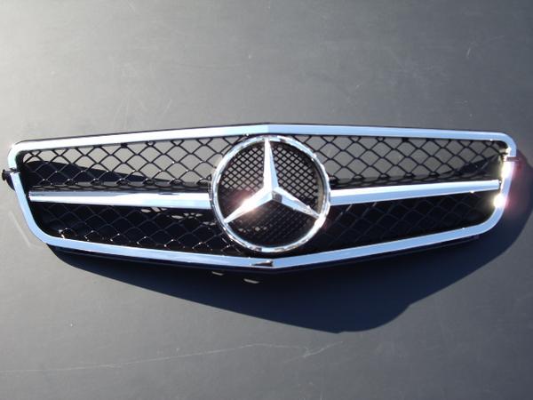 ベンツ W204 C63後期ルックグリル/黒 Ｃ200Ｃ250Ｃ300AMG