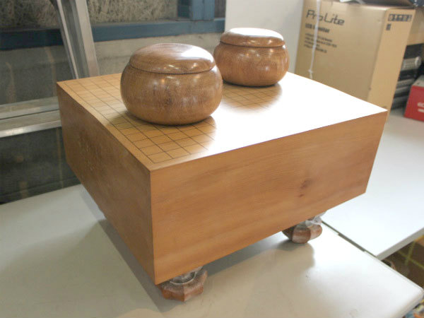 中古 囲碁セット 碁盤 足付 厚さ17cm 碁笥 碁石 貝[r+]67034