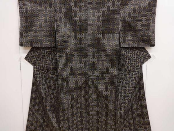 20978# 大正ロマン 幾何学模様織り出し本場泥大島紬着物(龍郷)
