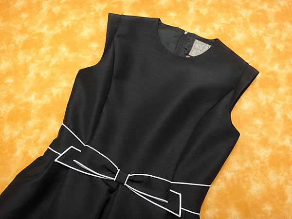 ★030817【DAISY LIN for FOXEY】美品WHITE CRYSTALワンピース40 DAISY LIN | Official website and Online Boutique &frasl; FOXEY MAGAZINE