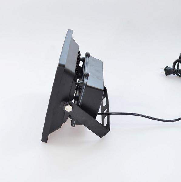 スイッチ付 Led屋外照明 投光器30ｗ黒 作業釣りバーベキューに 屋外用ライト 売買されたオークション情報 Yahooの商品情報をアーカイブ公開 オークファン Aucfan Com