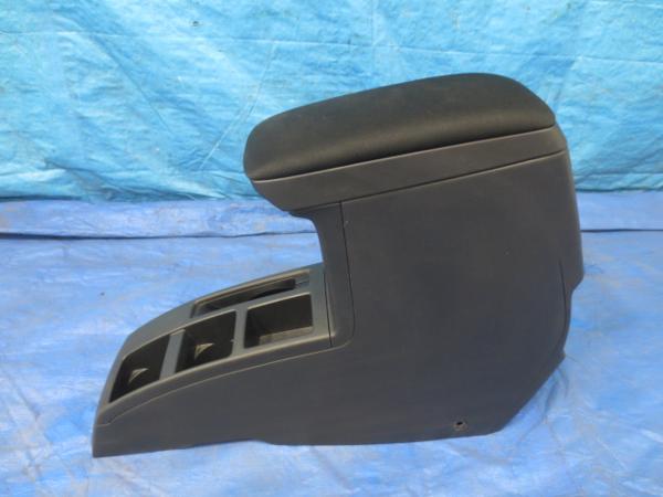 ★カローラルミオン[ZRE152N]センターコンソール(アームレスト)