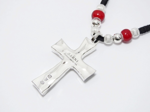 GARNI Bold Cross Pendant-S