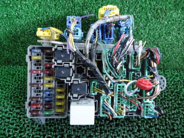ステップワゴン Rf3 純正室内ヒューズボックス 1ar2747hc5 ホンダ用 売買されたオークション情報 Yahooの商品情報をアーカイブ公開 オークファン Aucfan Com