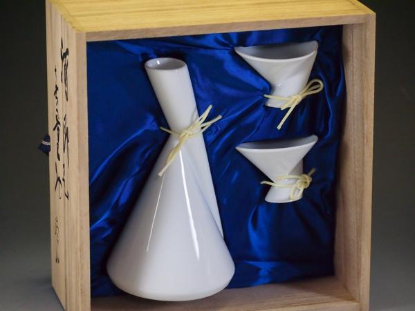 快空間】J・ジウジアーロ デザイン 白磁酒器 川村驥山書(白磁)｜売買