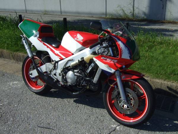 ＮＳＲ２５０Ｒ　ＭＣ２１　赤／白　年式不明　素人整備済み