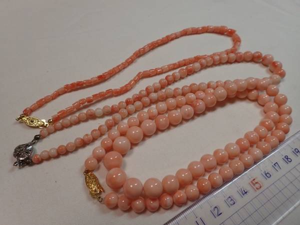 本桃色珊瑚玉ネックレス等3本まとめて　重さ：115グラム　O13