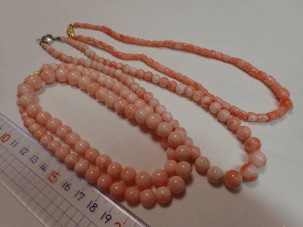 本桃色珊瑚玉ネックレス等3本まとめて　重さ：115グラム　O13
