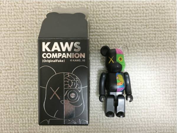 即決 美品 OriginalFake KAWS ベアブリック 人体模型 100% 黒