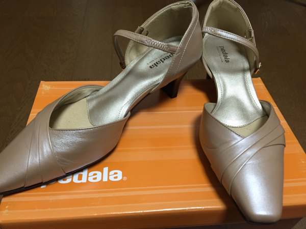 ペダラpedalaパンプス22cmEEベージュ美品