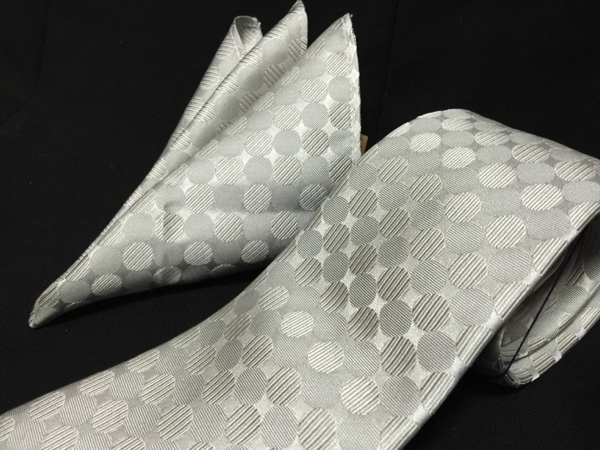 新品即決あり！結婚式用シルバーチーフ付フォーマルネクタイ202