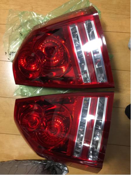【人気定番，定番】 クライスラー300c 2008年純正テールレンズ(テールライト)｜売買されたオークション情報、yahooの商品情報をアーカイブ公開 - オークファン クライスラー用