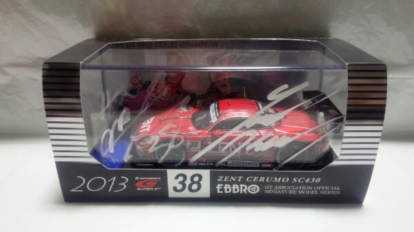 エブロ 1/43 ZENT CERUMO SC430 2013年チャンピオン サイン入り