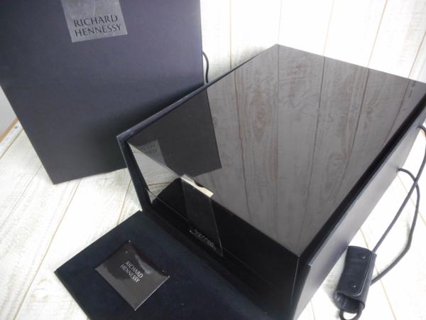 Richard ヘンネシ-空瓶箱付き700ml Richard ヘンネシ-空瓶箱付き700ml