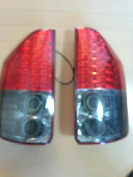 ヴォクシー ノア テールランプ 左右 ZRR70系 LED 社外品 二年前に新