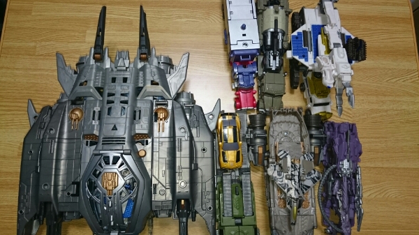 トランスフォーマーダークサイドムーン サイバーバースセット