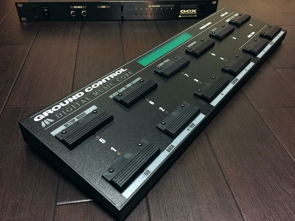 Digital Music Corp GCX Ground Control 中古 GCX & Ground Control プログラマブル ループ スイッチャー MIDI