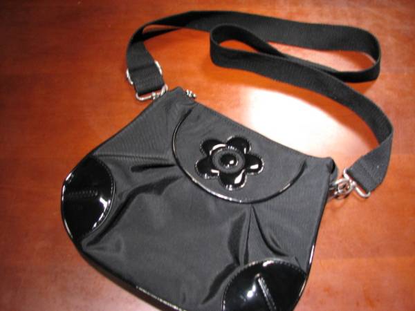 used♪マリークワント　ショルダーバッグ　黒・デイジー柄♪