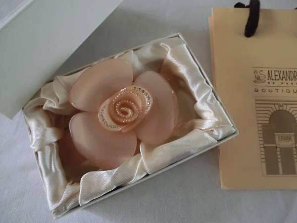 アレクサンドルドゥパリ　カメリアバレッタ　ベージュ　　　