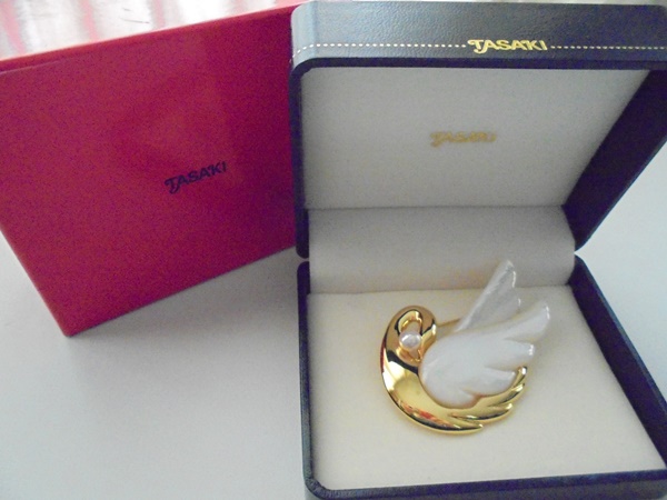 TASAKI 真珠付ブローチ スワン型 白蝶貝 ゴールドカラー金具