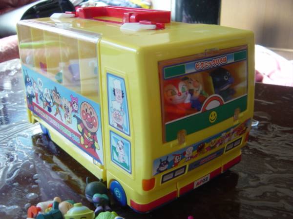 おもちゃ　アンパンマンピクニックひろは　バス　人形