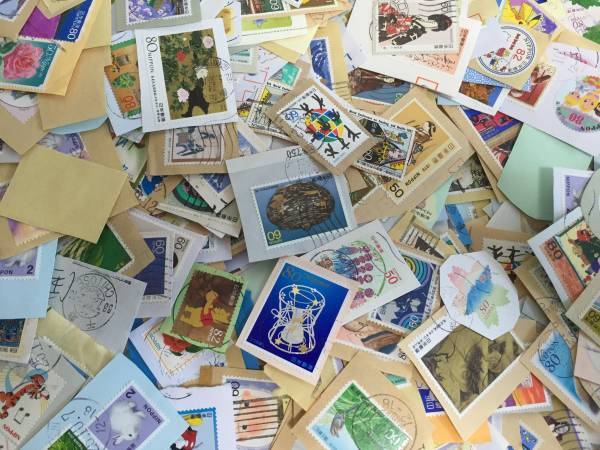 使用済み記念切手のキロボックス約8.4kg（箱とも