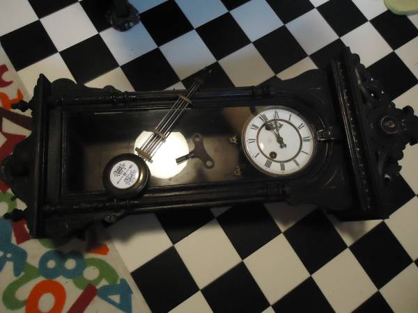 ユンハンスの掛け時計