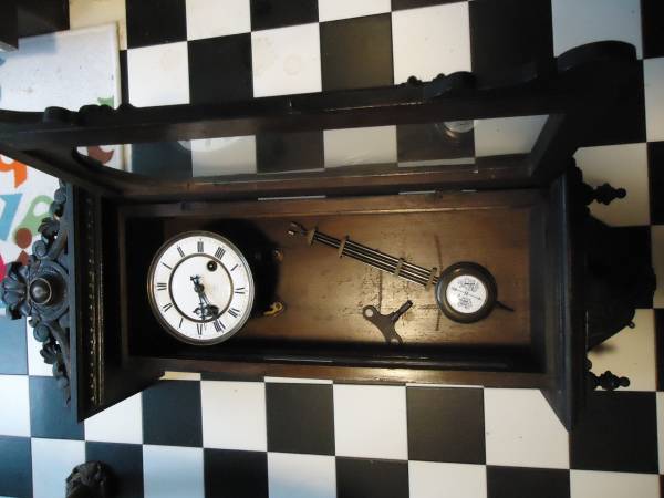 ユンハンスの掛け時計