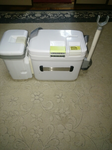 シマノクーラーボックス　フィクセルサーフ