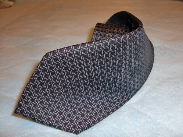 極美品　ＧＵＣＣＩ　グッチＧ柄入りネクタイ