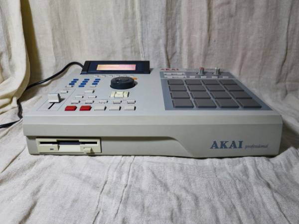 MPC2000XL AKAI 超定番サンプラー MPC2000XL 動作品 32MB 8 MPC2000XL AKAI 超定番サンプラー MPC2000XL 動作品 32MB 8