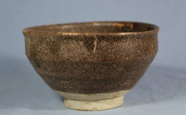 古美濃天目茶碗　　　桃山～江戸時代初期　