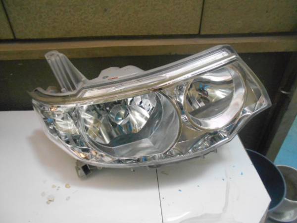 新品 オンラインアウトレット L375S タントカスタム 右ヘッドライトHID