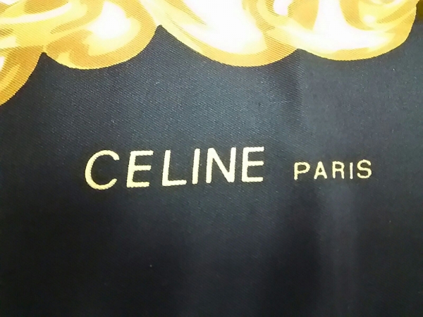 セリーヌ スカーフ 美品 白×ゴールド×マルチ CELINE
