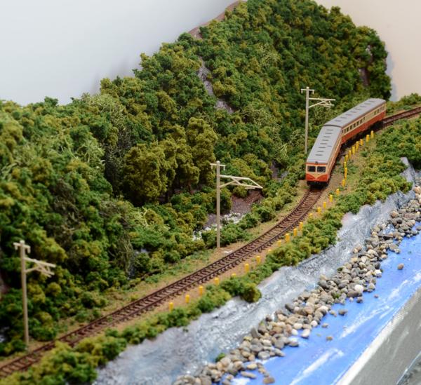 SAZAN】鉄道ジオラマ展示台海岸沿いのローカル線90x30cm☆小6 おもちゃ