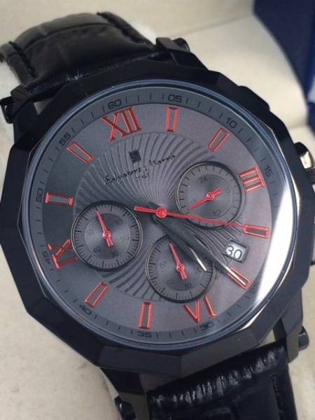 最新腕時計メンズsalvatore marraレザーベルトクォーツ