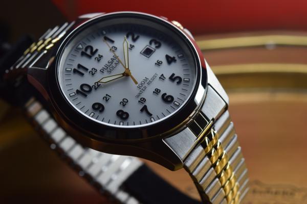 激レアSEIKOセイコーPULSARソーラー80sパネル搭載100M腕時計