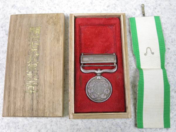 ○】台湾出兵！明治8年制定：『明治七年従軍記章』(徽章)｜売買された