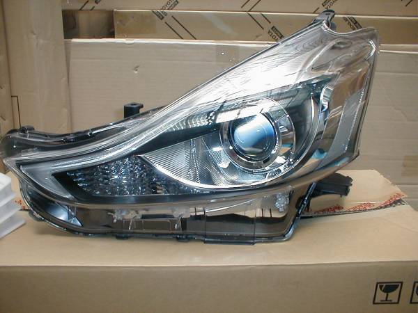 28年式 プリウスα (ZVW40)後期 左 LED ヘッドライト 47-65 自動車