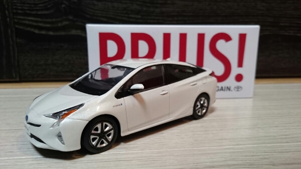 トヨタ 新型プリウスミニカー ホワイトパール美品 トヨタ 1⁄30 【公式