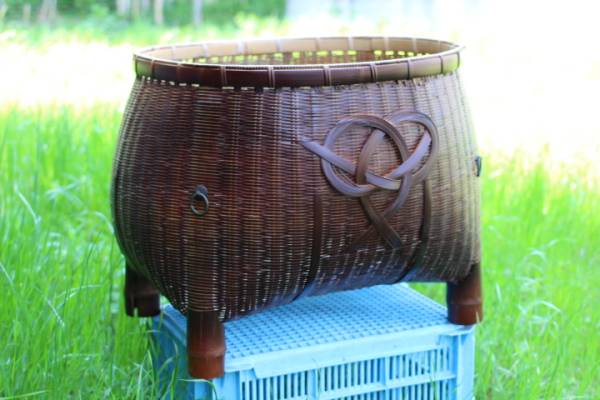 66cm■脚付き大きな竹籠■ランドリーバスケット脱衣古民具収納