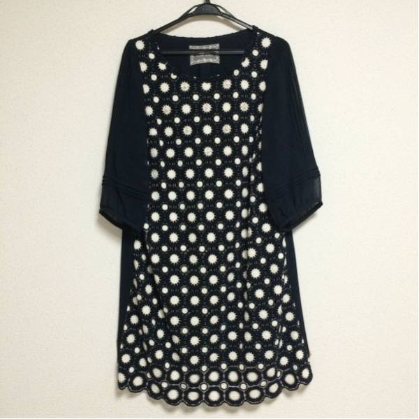 ローズティアラ レースのビジュー付ワンピース 大きい 42 結婚式