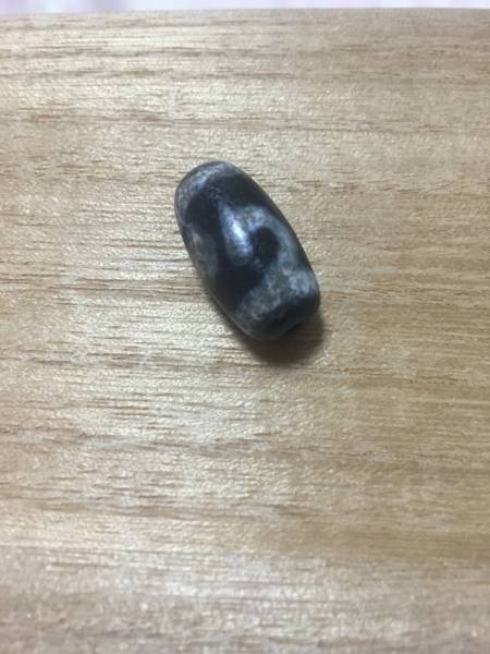チベット天珠紅朱砂如意四眼天珠木製台座付き一点 - | PAY ID 商品詳細