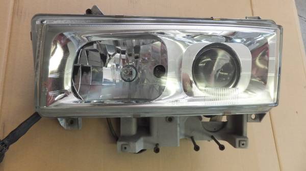 三菱キャンターＦＥ５３ＥＣ　左ヘッドランプ中古品