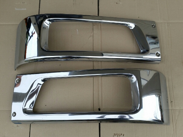 純正 ギガ メッキ ライトベゼル ライト枠 へこみ無し