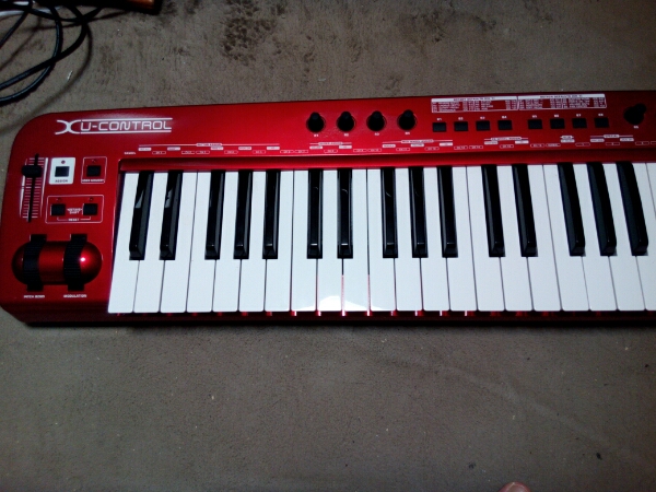 BEHRINGERベリンガー midiキーボードUMX610 程度良好
