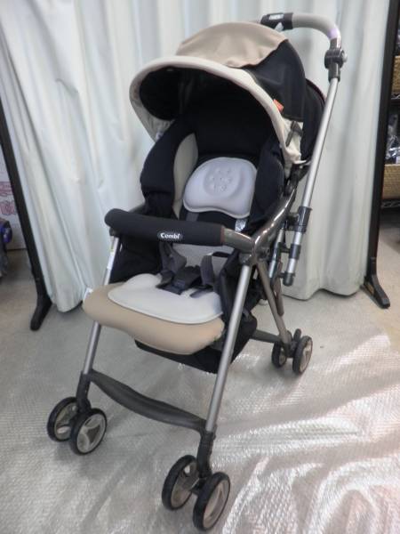 美品☆コンビ 超軽量コンパクト ベビーカー リッコW EG KV-630