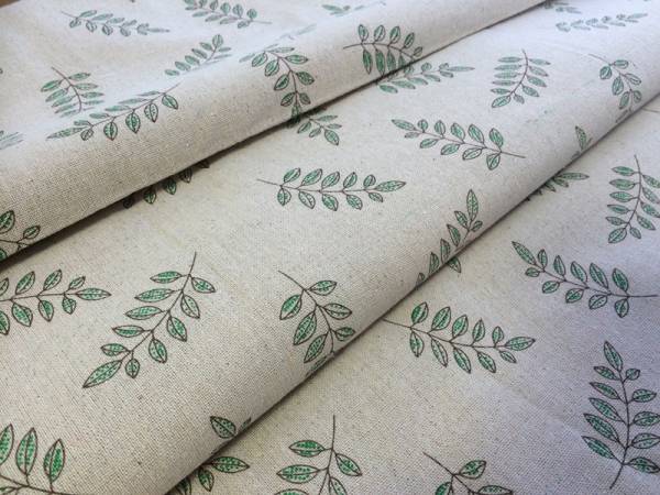 ◆Spring you◆C131綿麻生地・アイボリー地×緑葉っぱ柄/4Ｍ